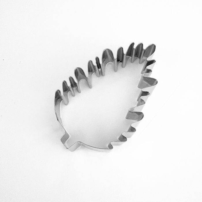 Cutter Chrysanthemum Leaf/PInecone